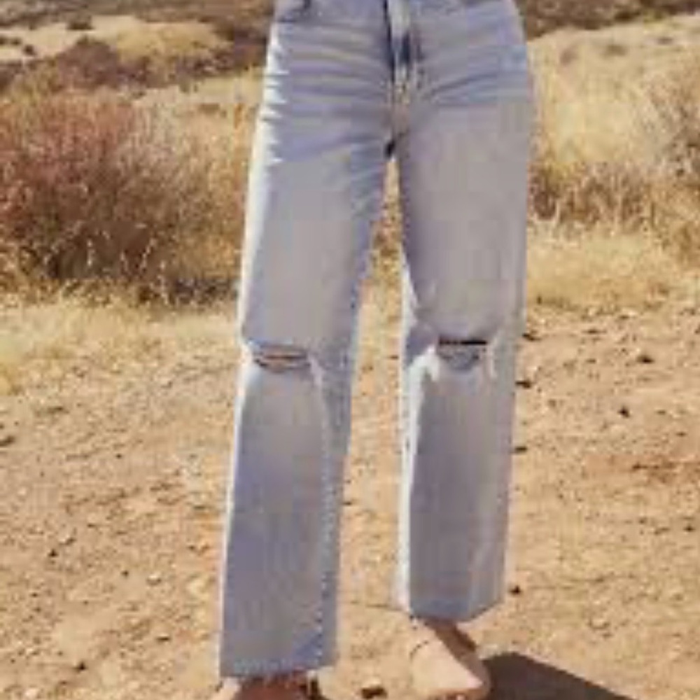 Vici Light Blue Womens High-Rise Straight Leg Jeans with Knee Rips
